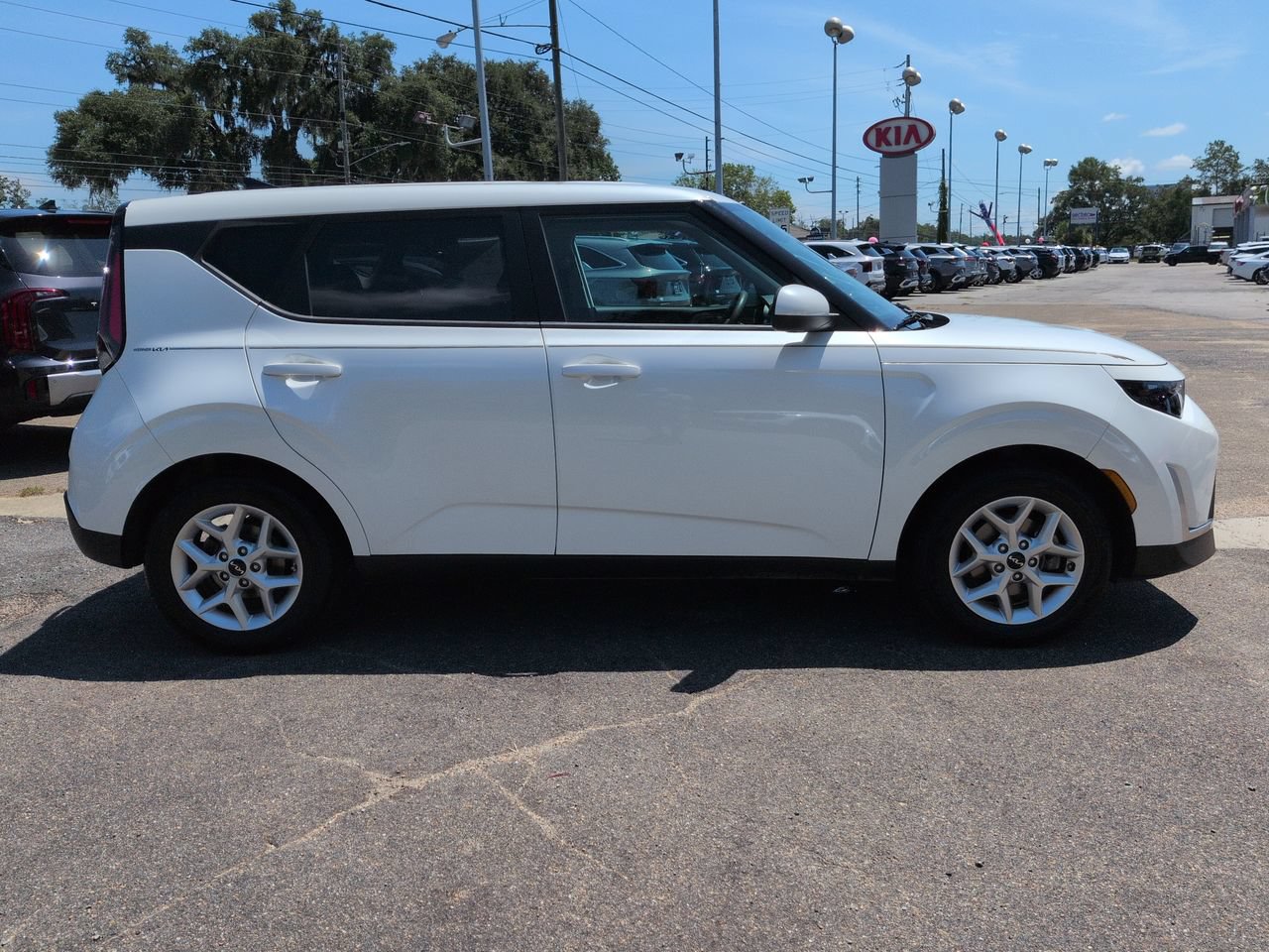 Certified 2023 Kia Soul LX w/ LX Technology Package FWD image 4