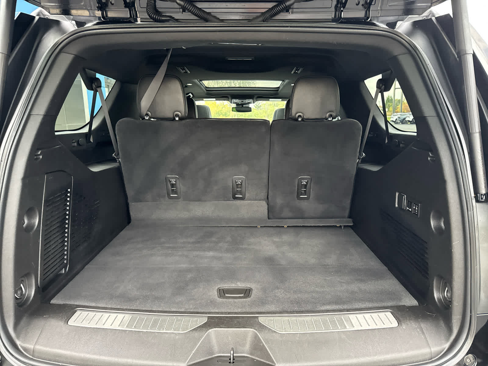 Certified 2023 Chevrolet Suburban Z71 w/ Luxury Package image 9