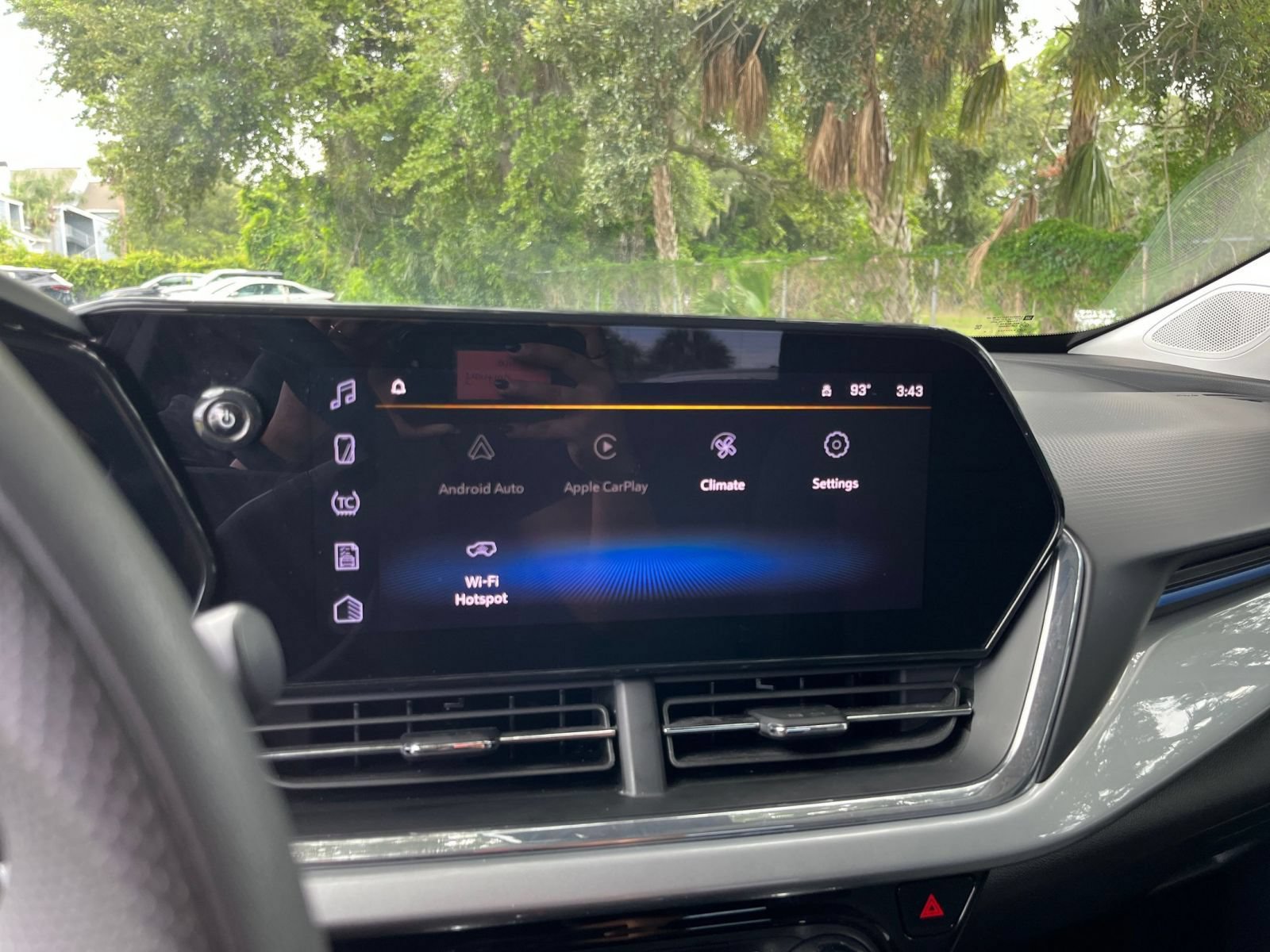 Used 2025 Chevrolet Trax LT FWD image 19