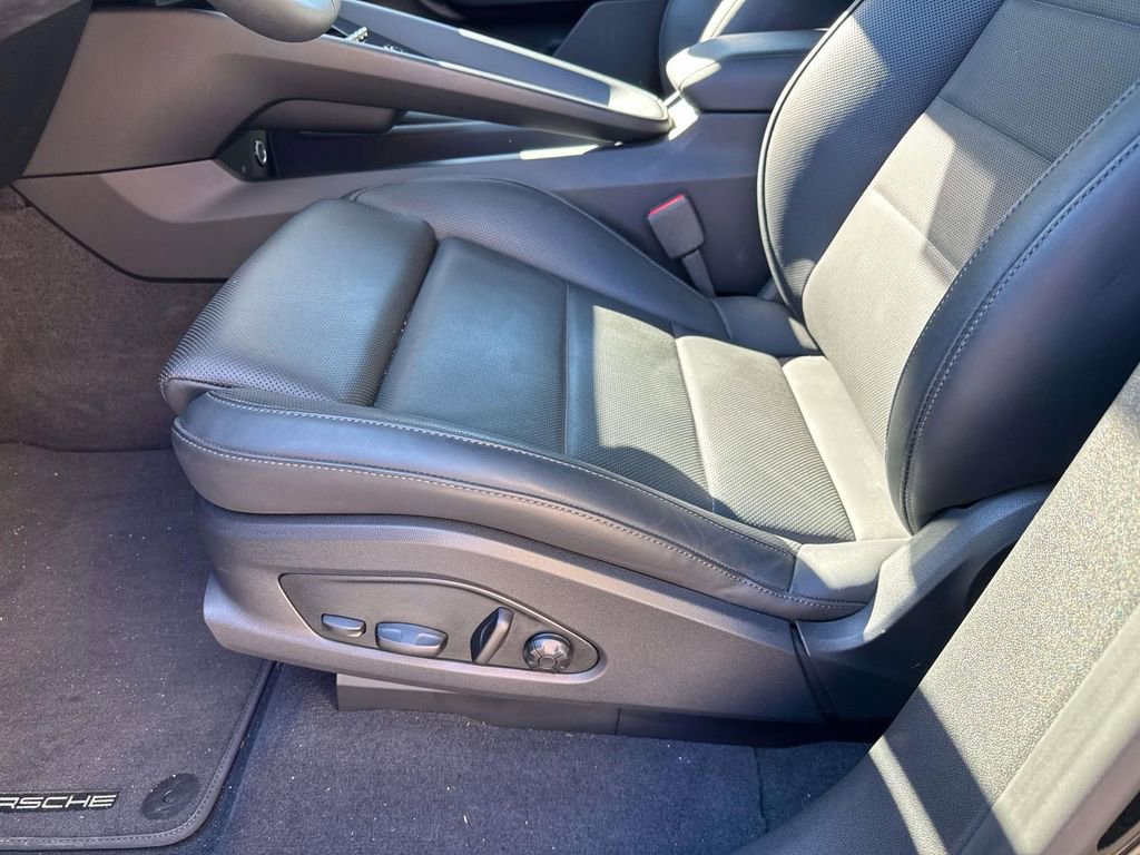 Certified 2025 Porsche Macan Electric image 22