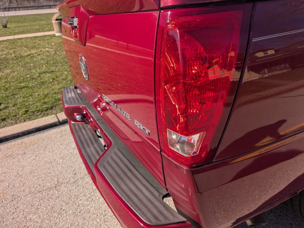 Used 2005 Cadillac Escalade EXT image 30