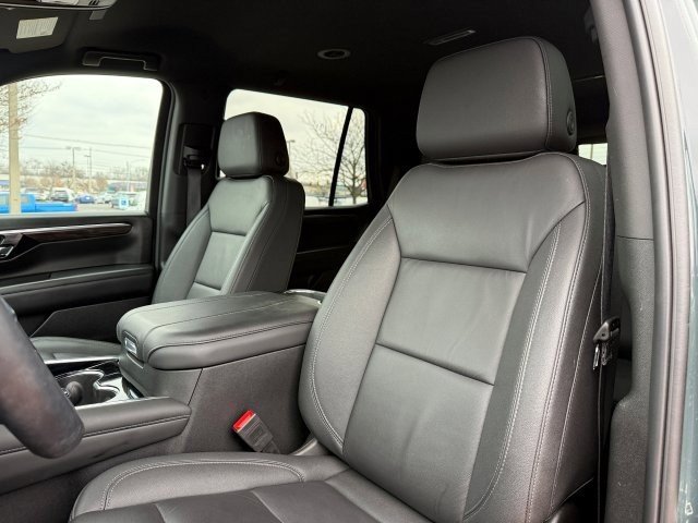 Used 2025 Chevrolet Tahoe Z71 w/ Comfort Package image 16