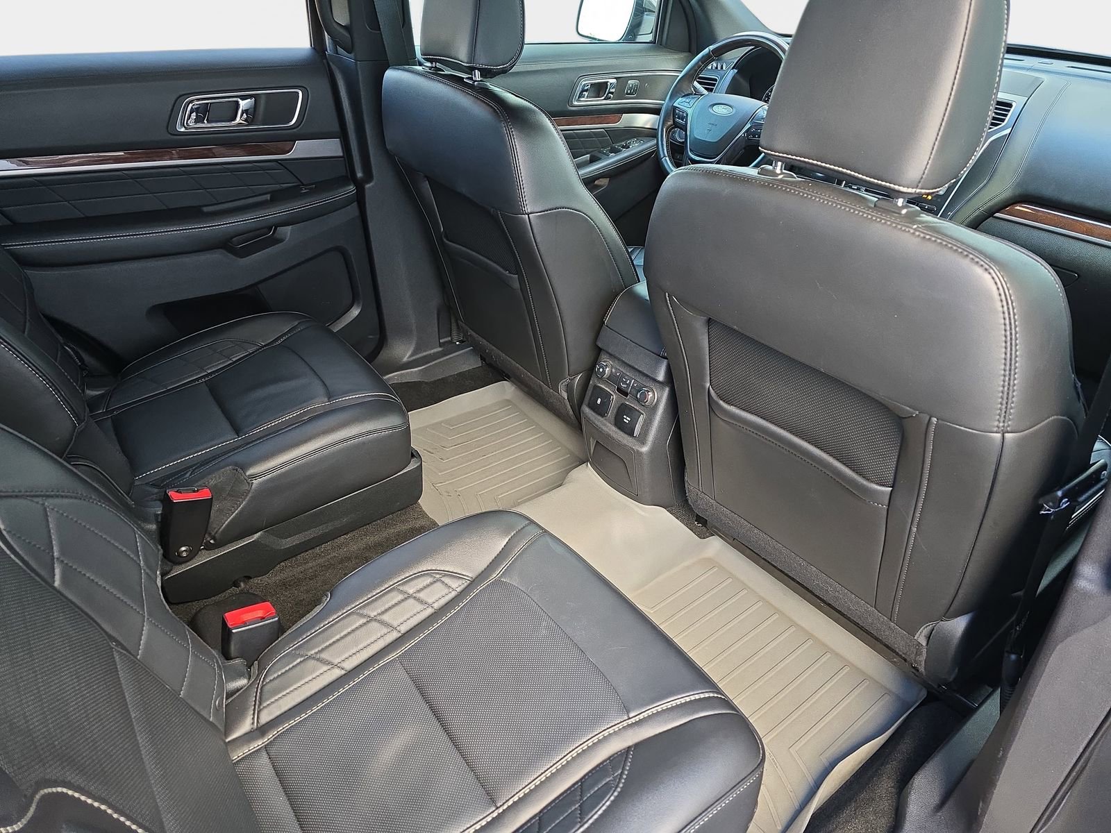 Used 2018 Ford Explorer Platinum image 13