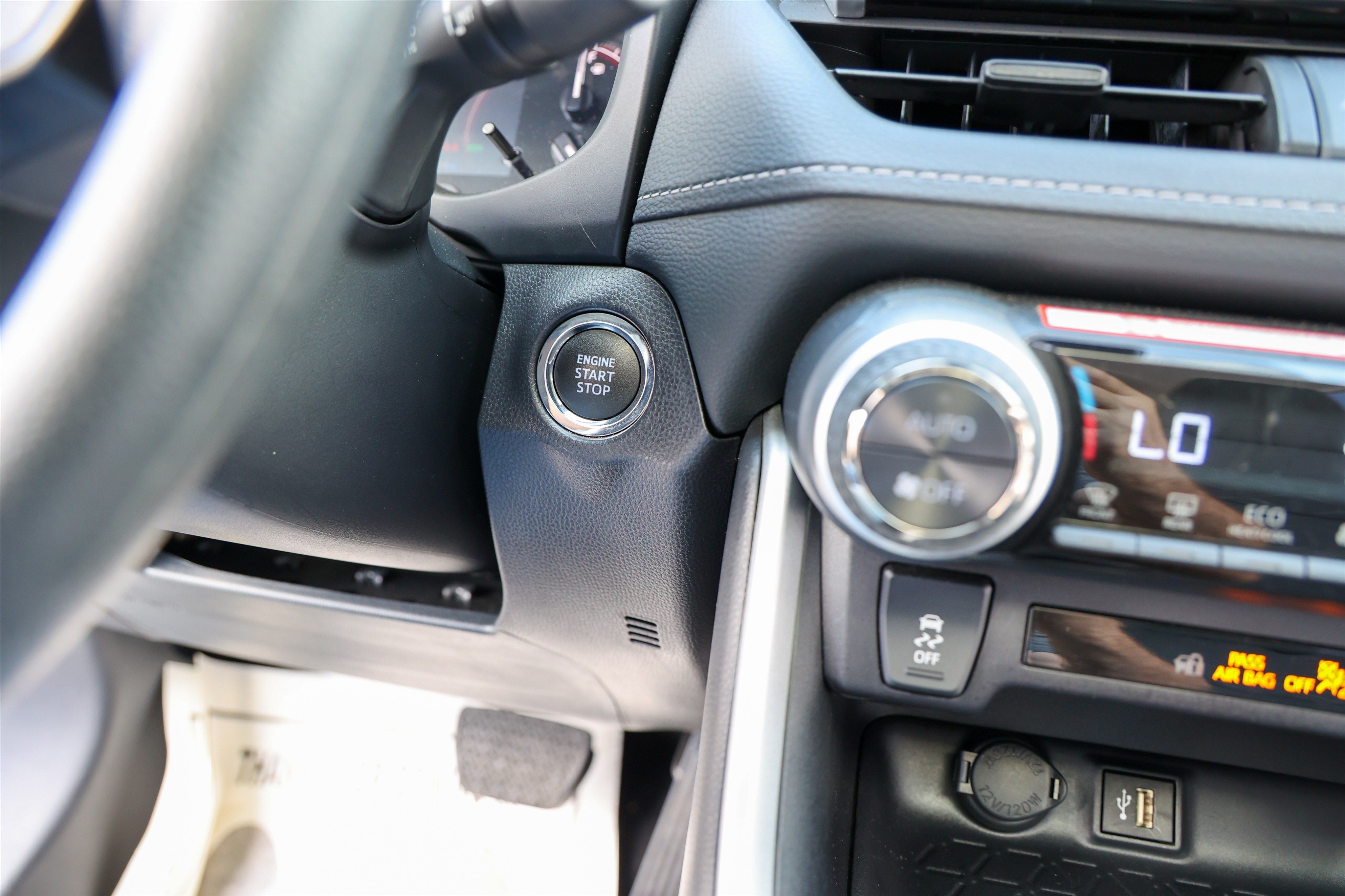 Certified 2025 Toyota RAV4 XLE w/ Convenience Package FWD image 19