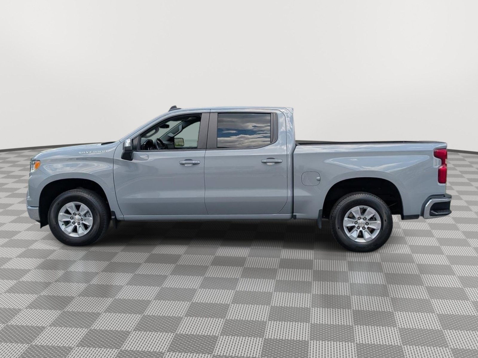 Used 2024 Chevrolet Silverado 1500 LT w/ Protection Package RWD image 2