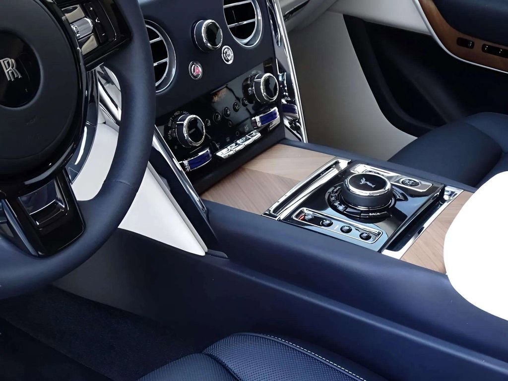 Certified 2025 Rolls-Royce Cullinan image 18