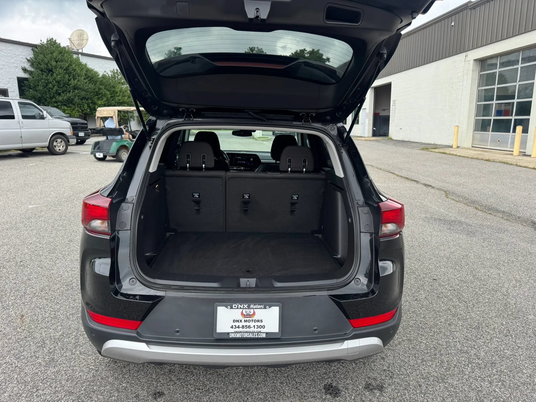 Used 2025 Chevrolet TrailBlazer LT w/ LT Cold Weather Package FWD image 34