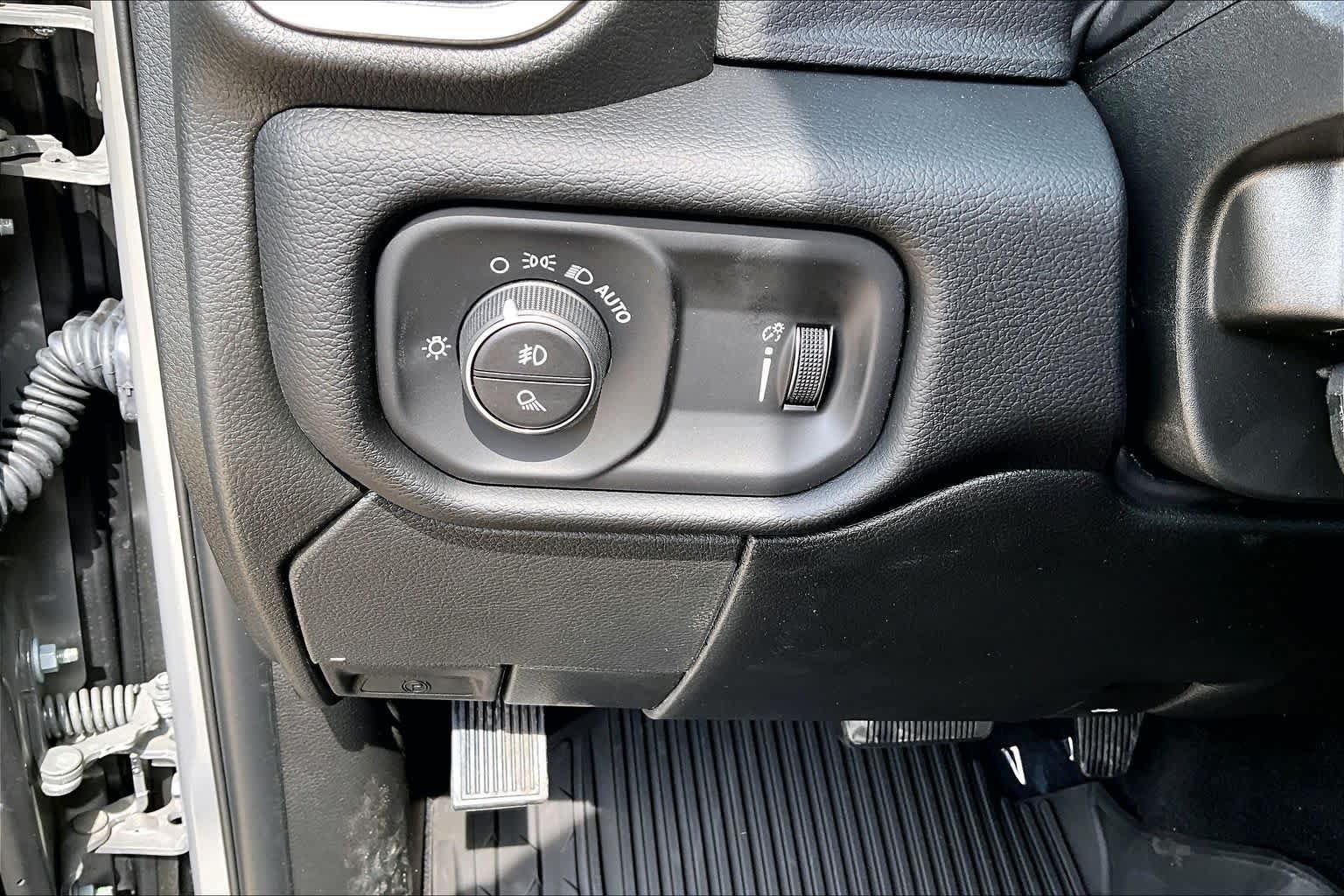 New 2027 RAM 3500 Big Horn AWD/4WD image 19