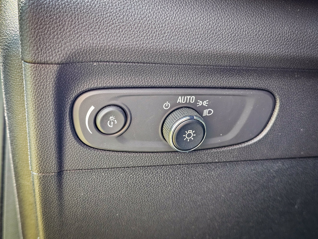 Used 2023 Buick Envision Essence AWD/4WD image 15