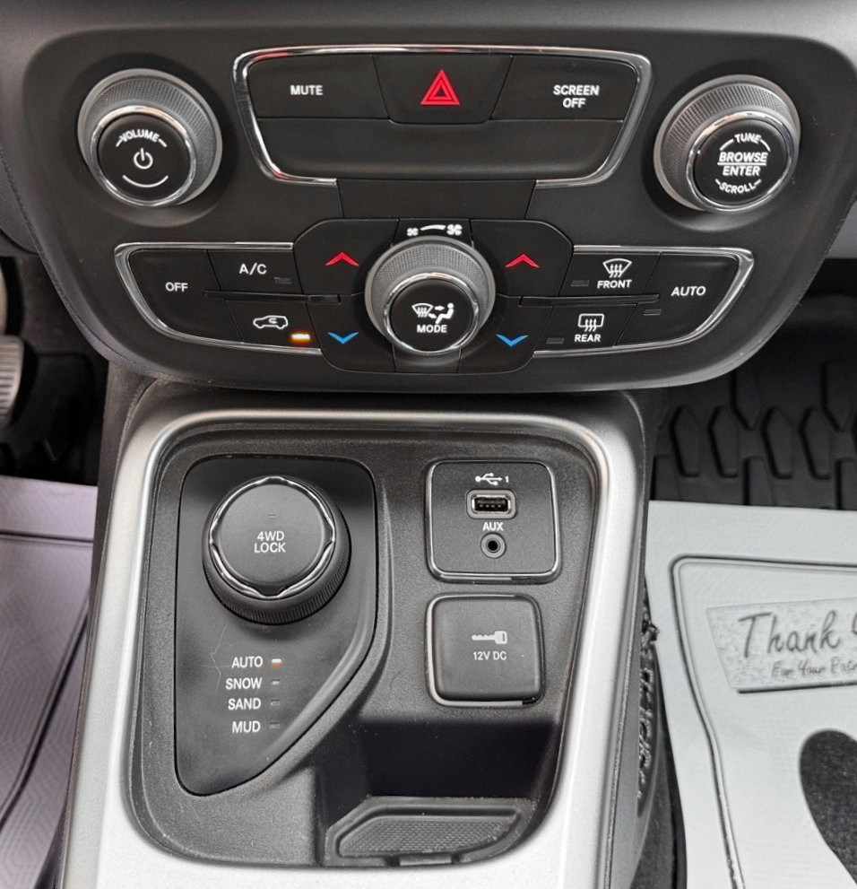 Used 2019 Jeep Compass Latitude AWD/4WD image 24