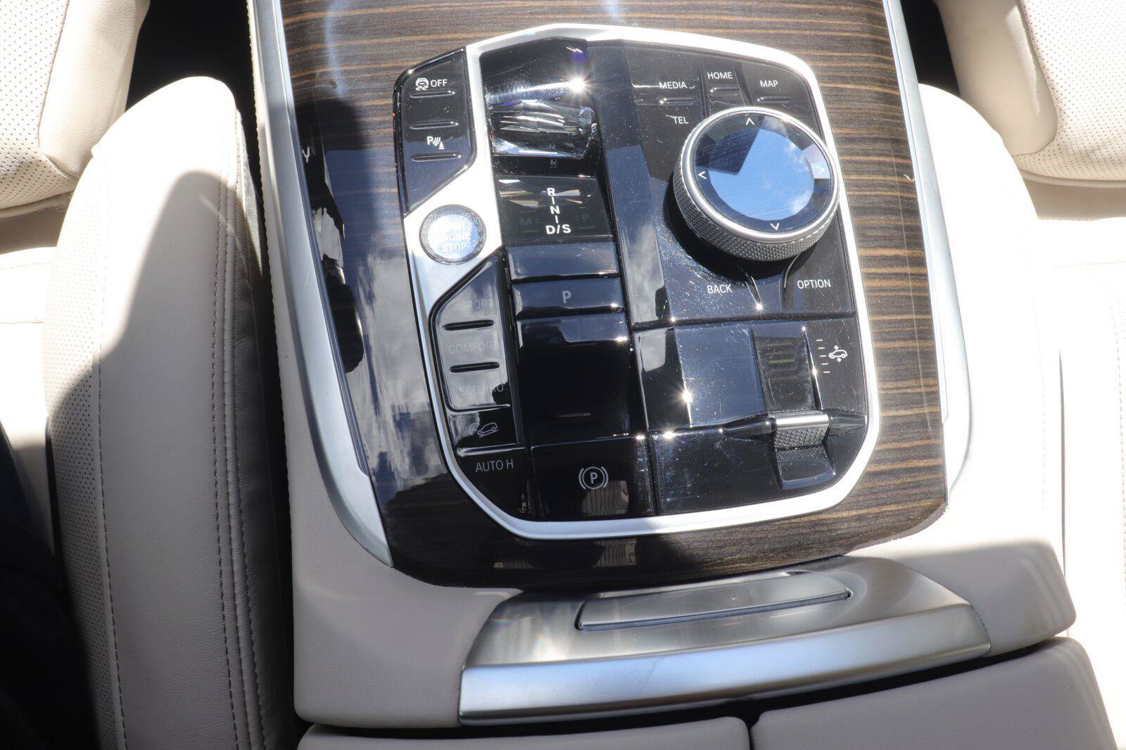 Used 2025 BMW X7 xDrive40i w/ Premium Package AWD/4WD image 40