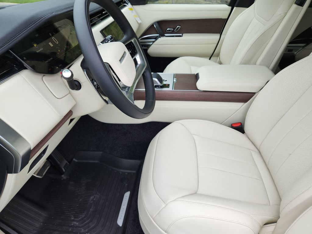 New 2026 Land Rover Range Rover Long Wheelbase SE AWD/4WD image 23