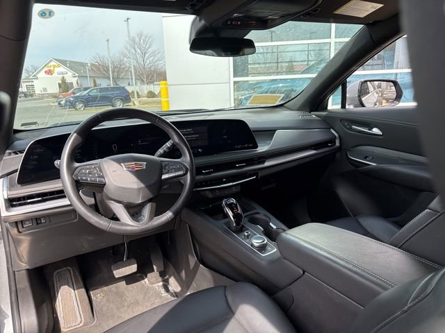 Used 2025 Cadillac XT4 Premium Luxury image 30