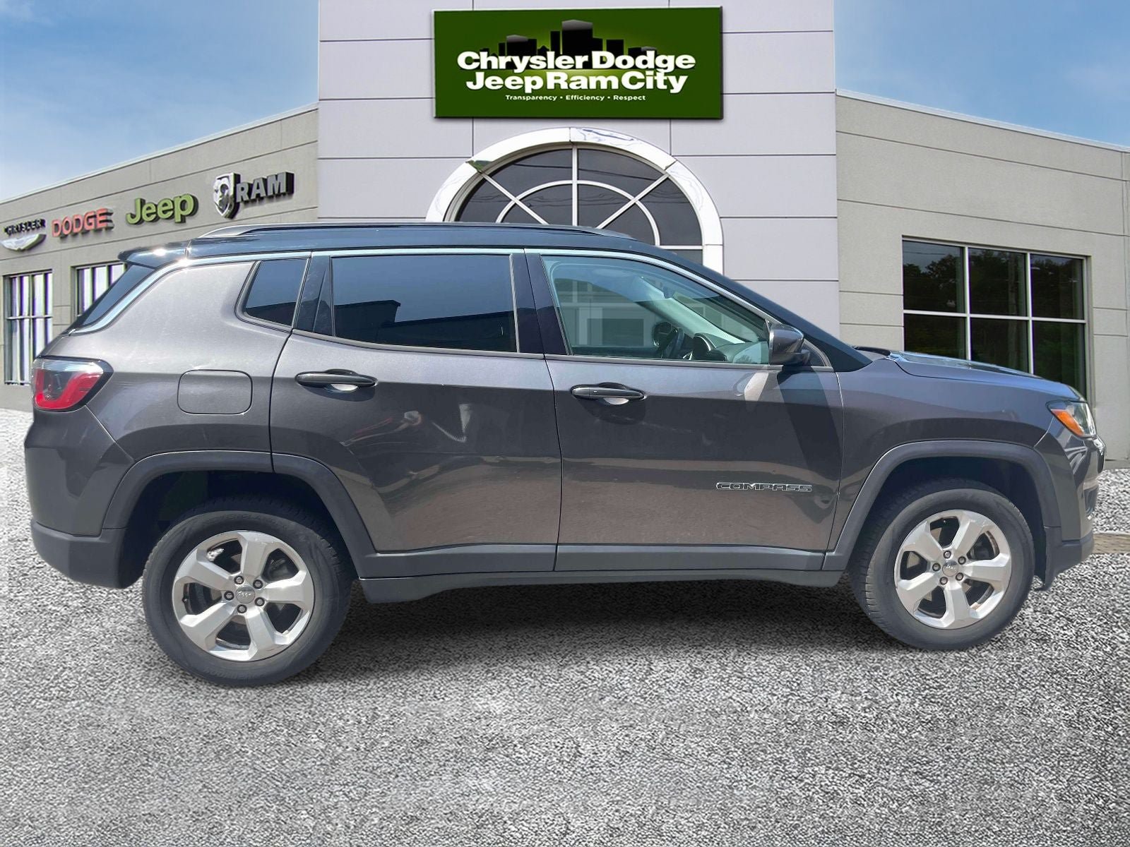 Used 2018 Jeep Compass Latitude w/ Popular Equipment Group AWD/4WD image 5