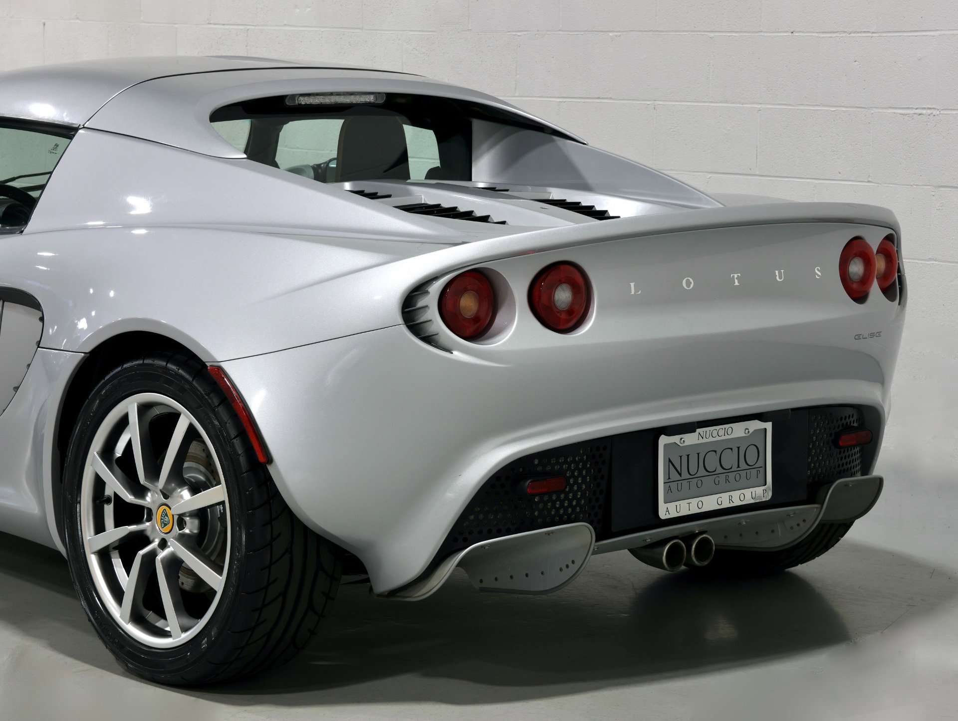 Used 2005 Lotus Elise image 10