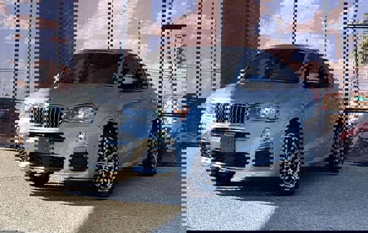 Used 2018 BMW X4 M40i image 3