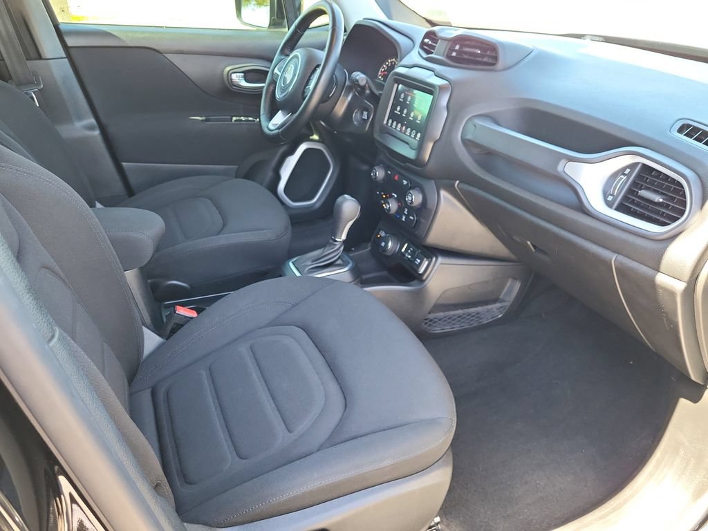 Used 2019 Jeep Renegade Latitude w/ Cold Weather Group AWD/4WD image 21