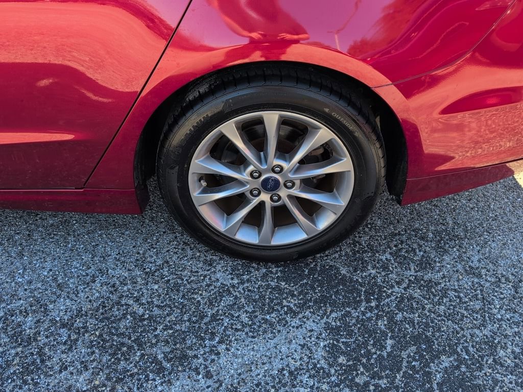 Used 2017 Ford Fusion SE w/ Fusion SE Technology Package image 13