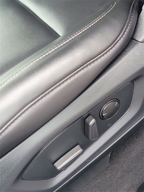 Used 2022 Ford Explorer XLT w/ Equipment Group 202A image 11