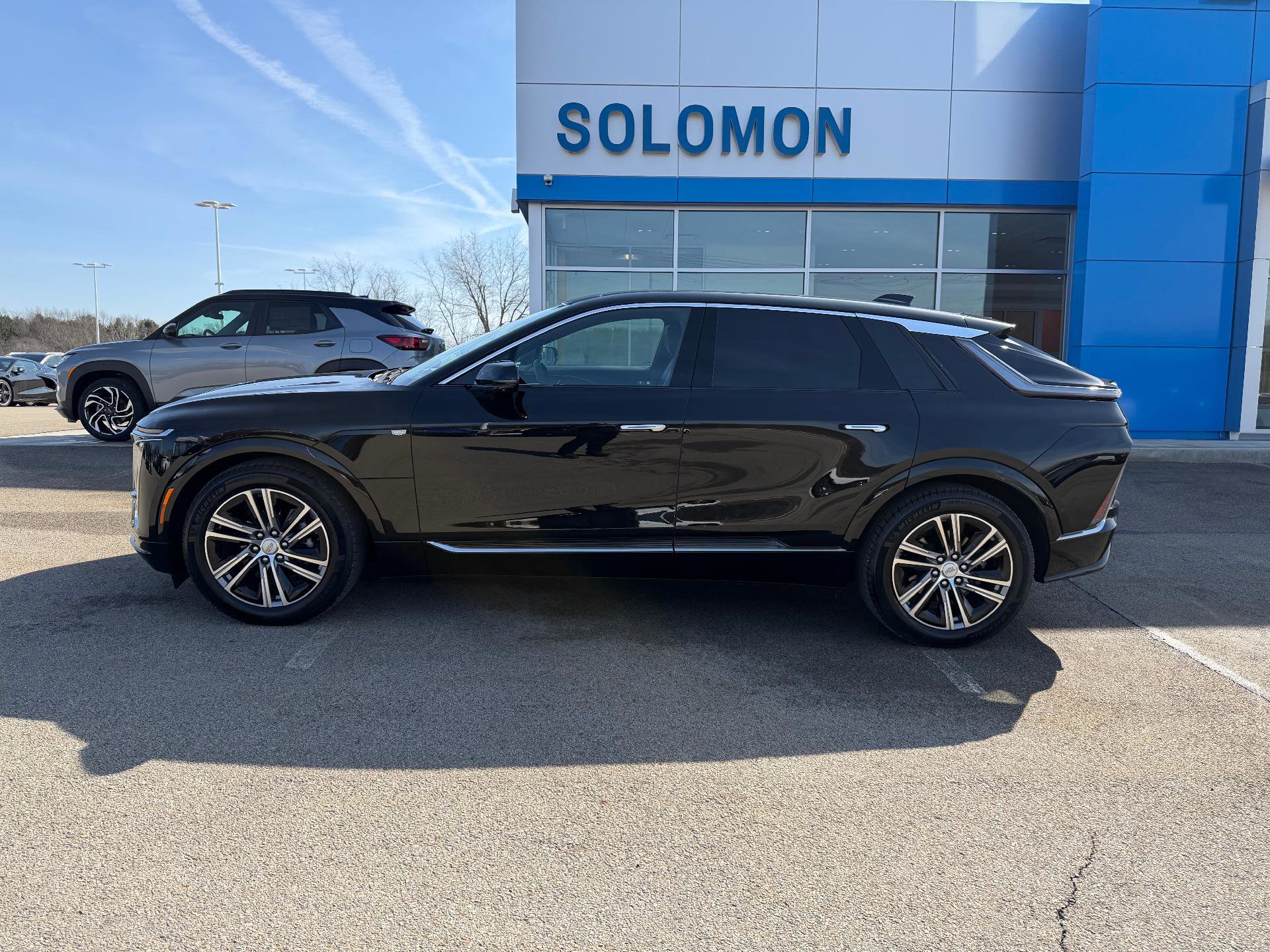 Used 2024 Cadillac Lyriq Luxury w/ LPO, Floor Liner Package image 2