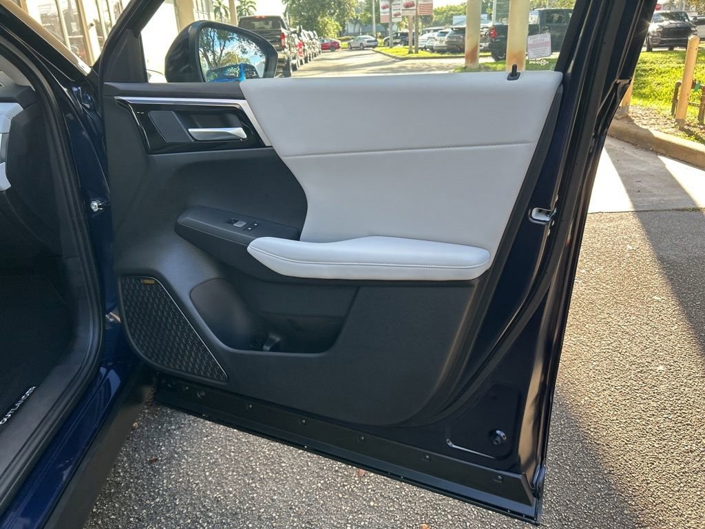 New 2025 Mitsubishi Outlander SE image 24