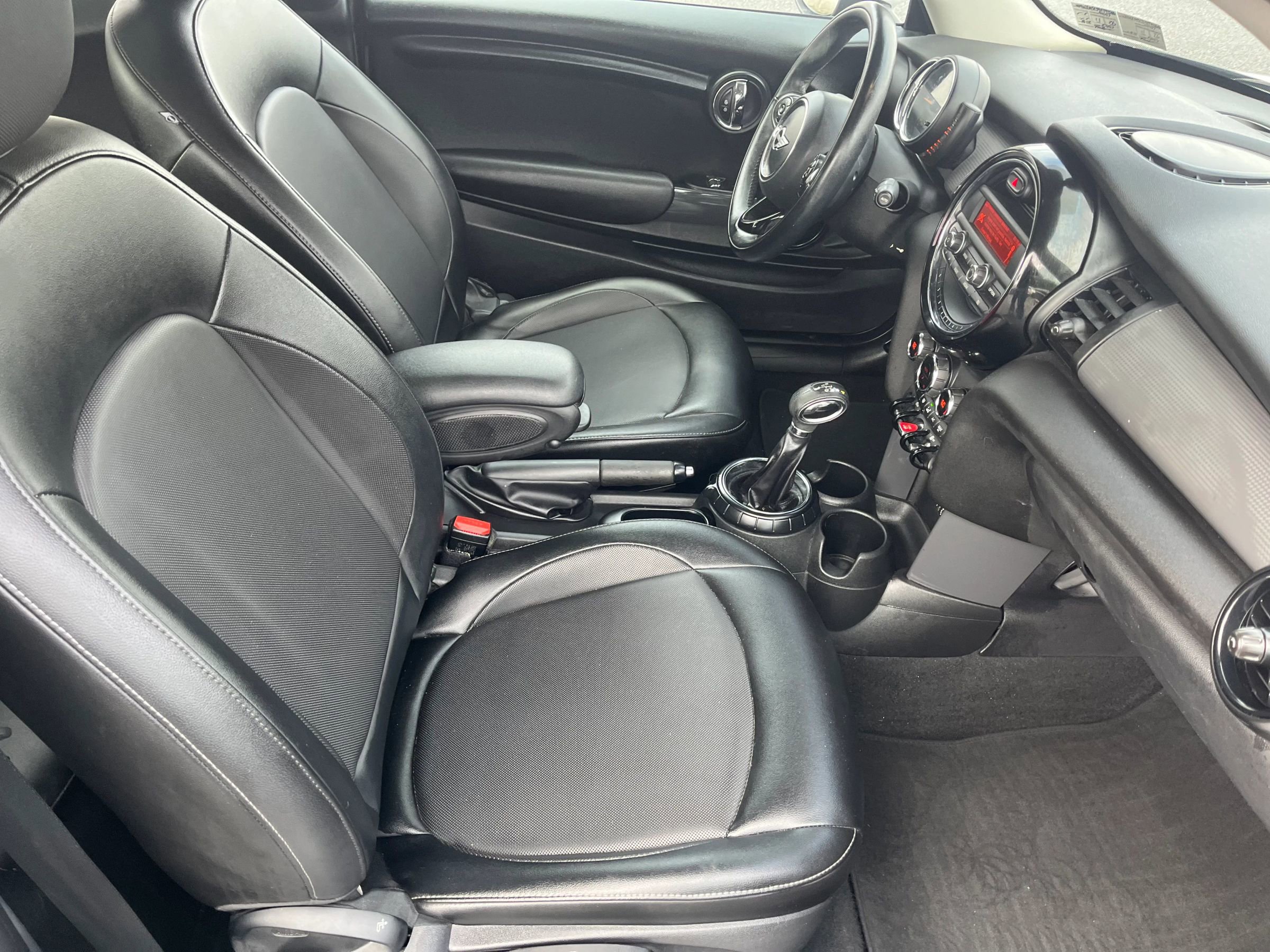 Used 2014 MINI Cooper 2-Door Hardtop image 16