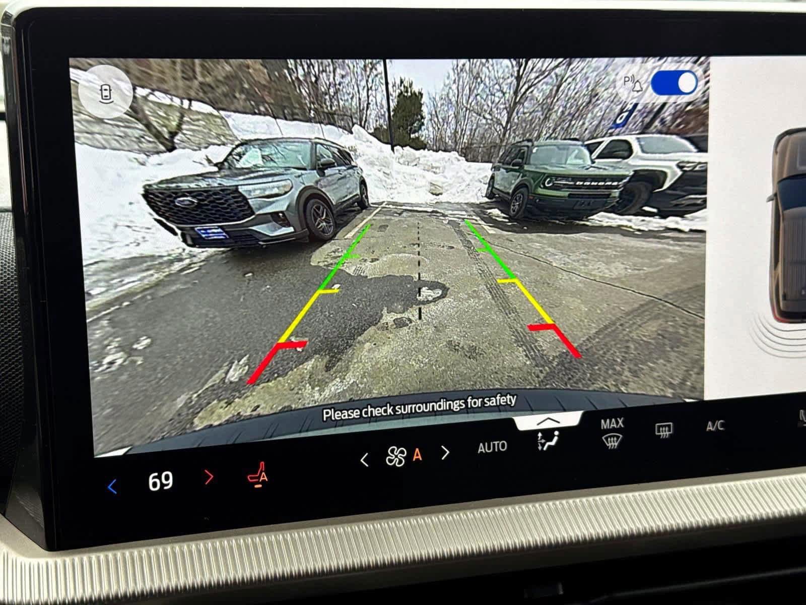 Used 2025 Ford Explorer Active image 24