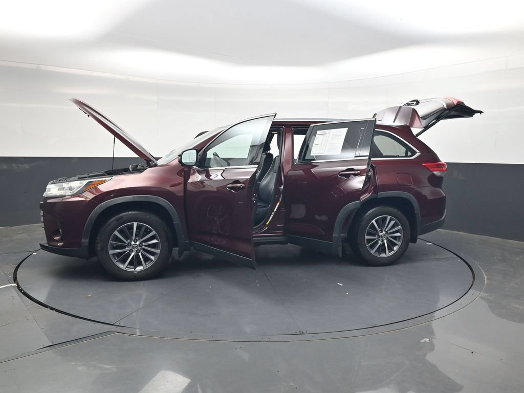 Used 2019 Toyota Highlander XLE AWD/4WD image 45