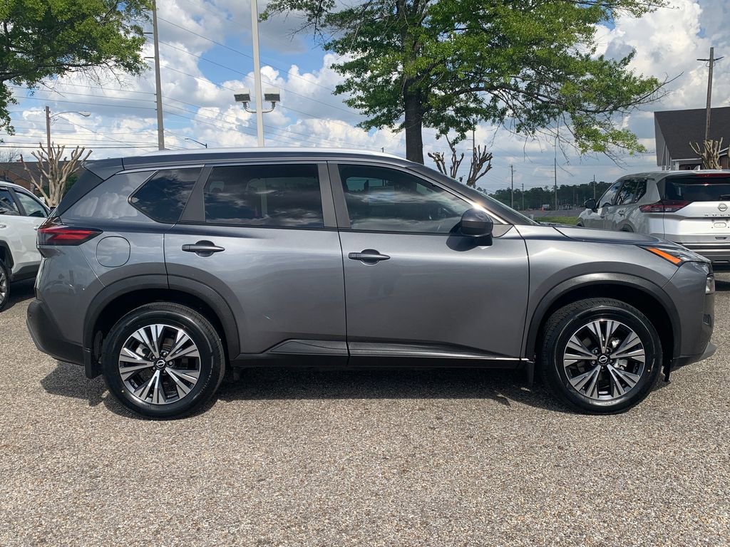 Used 2023 Nissan Rogue SV w/ SV Premium B Package FWD image 2