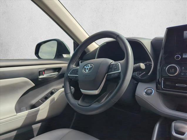 Used 2023 Toyota Highlander XLE image 24