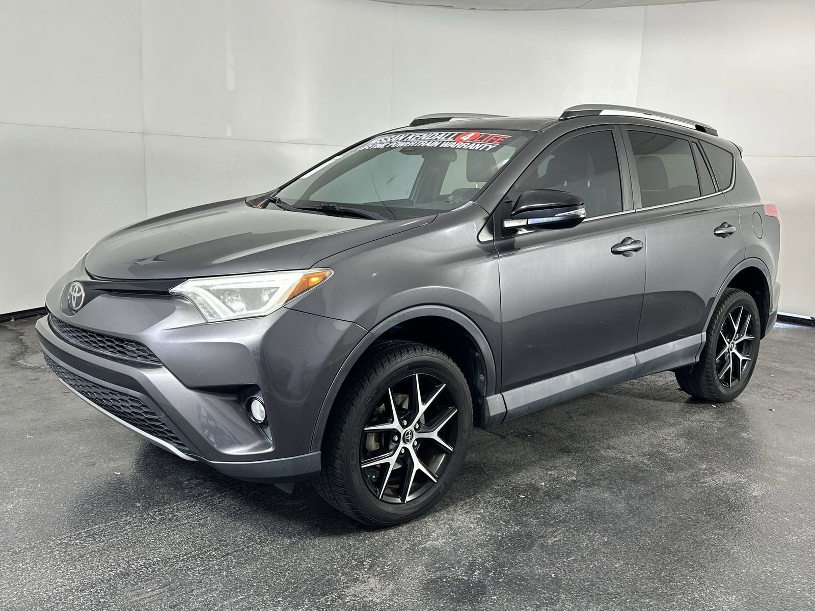 Used 2017 Toyota RAV4 SE image 6