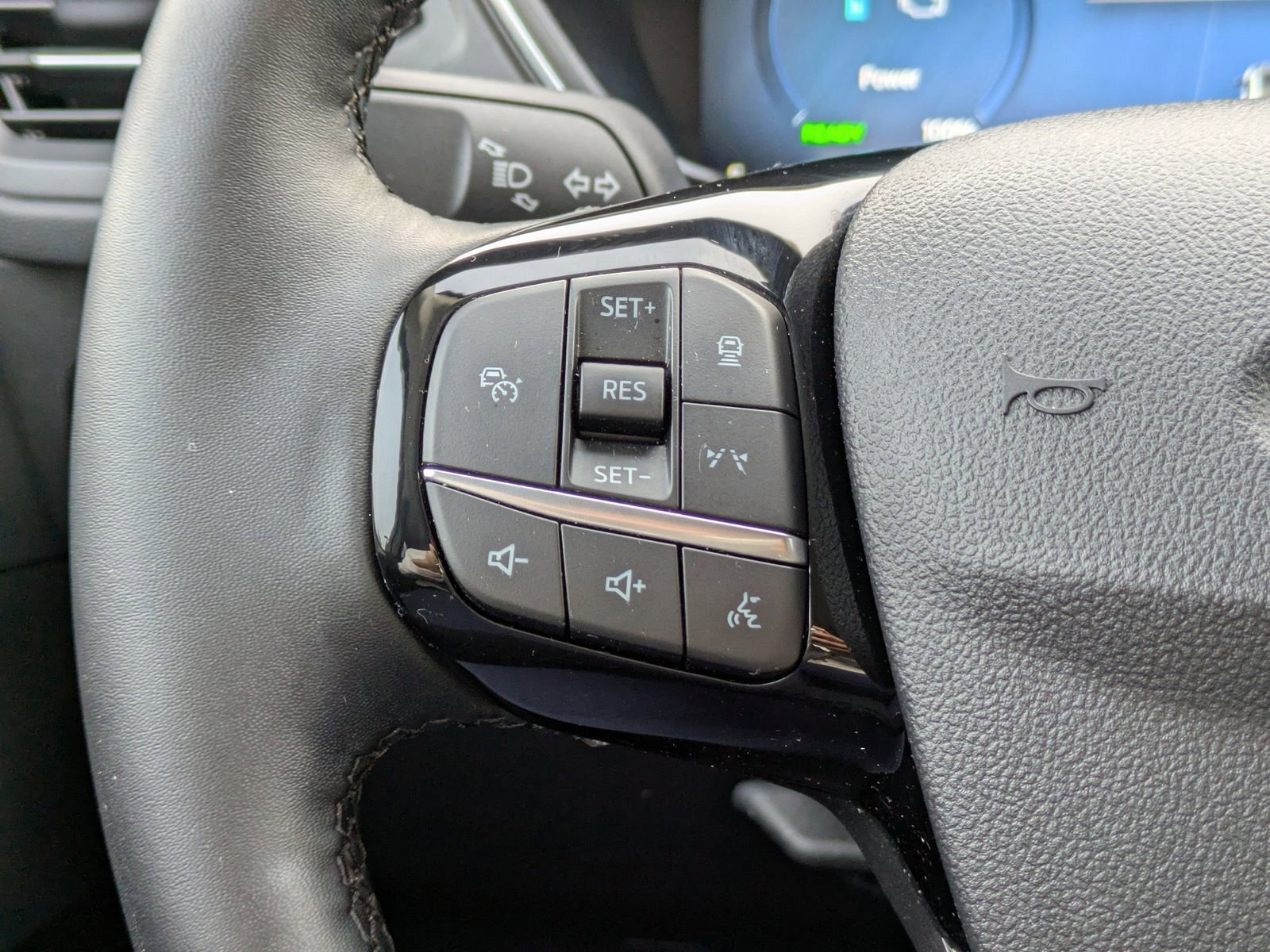 Certified 2025 Ford Escape Platinum AWD/4WD image 29
