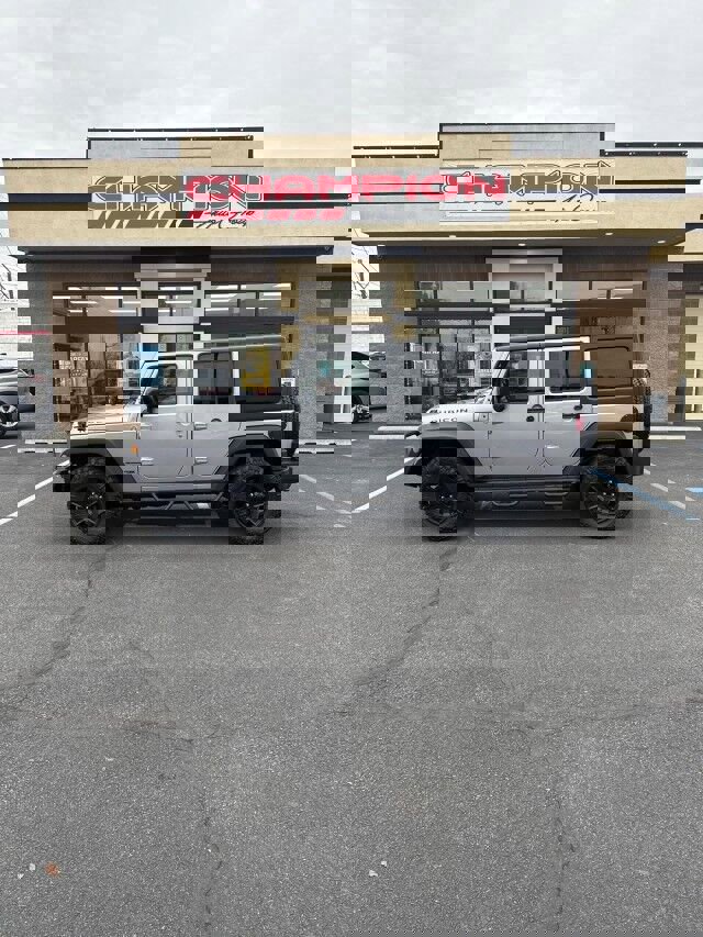 Used 2018 Jeep Wrangler Unlimited Rubicon w/ Connectivity Group