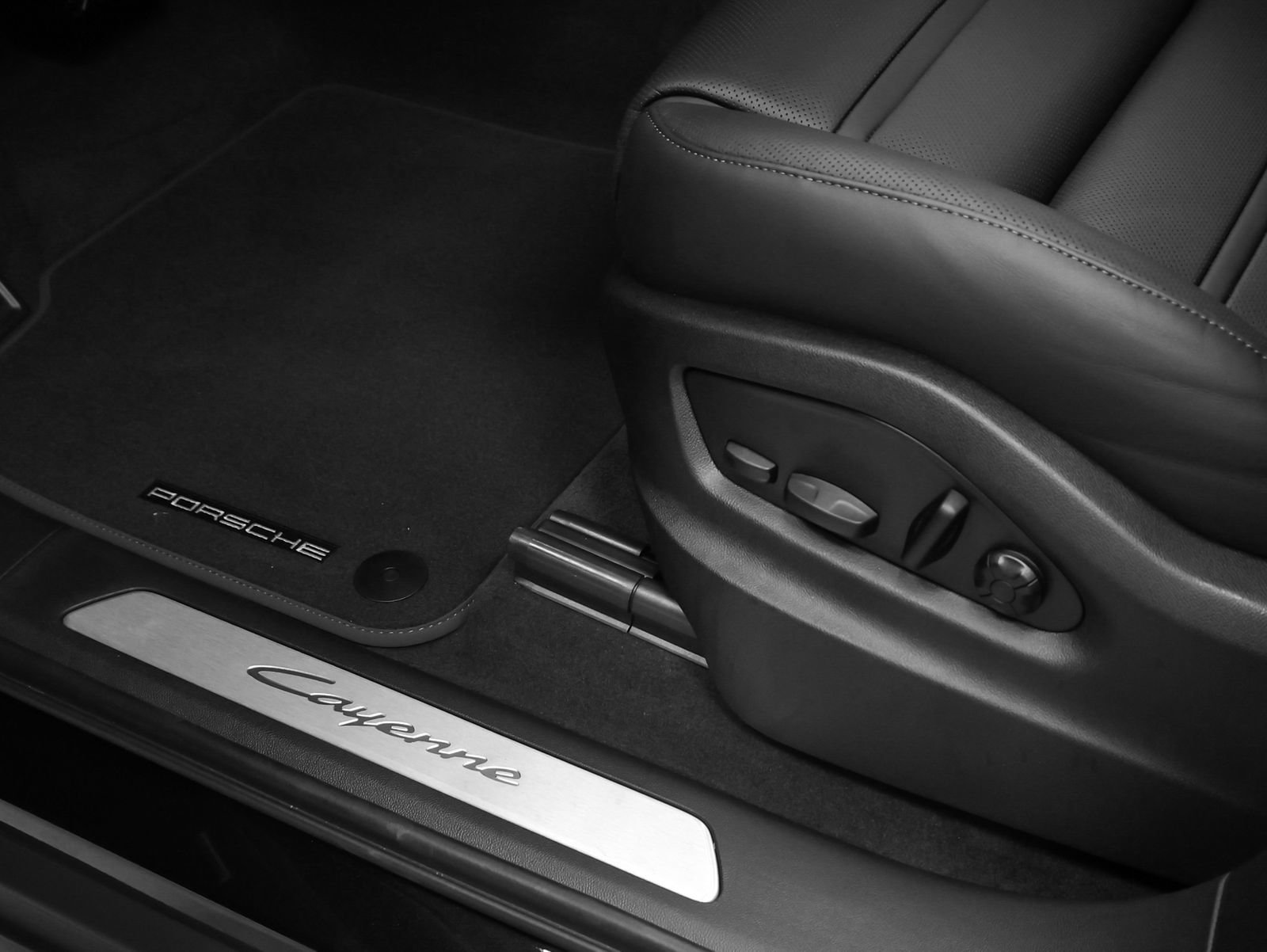 New 2026 Porsche Cayenne Coupe AWD/4WD image 30