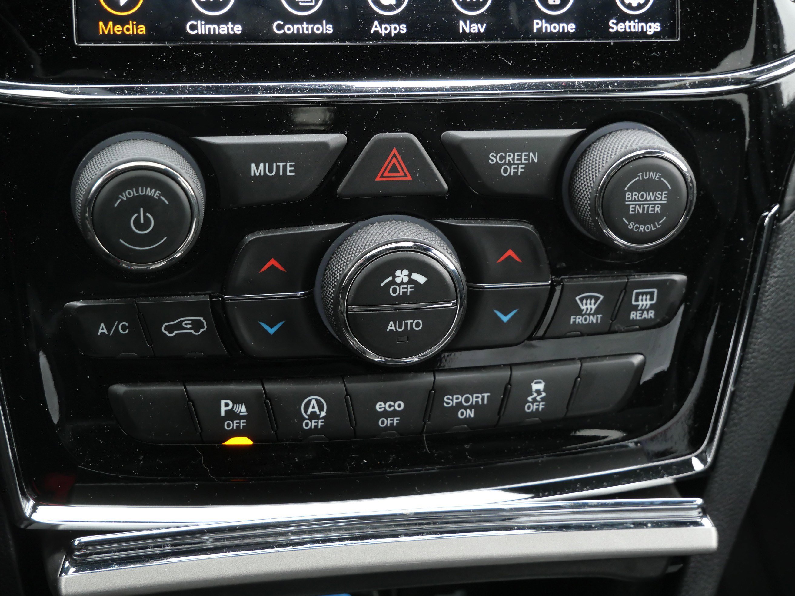 Used 2020 Jeep Grand Cherokee Altitude image 23