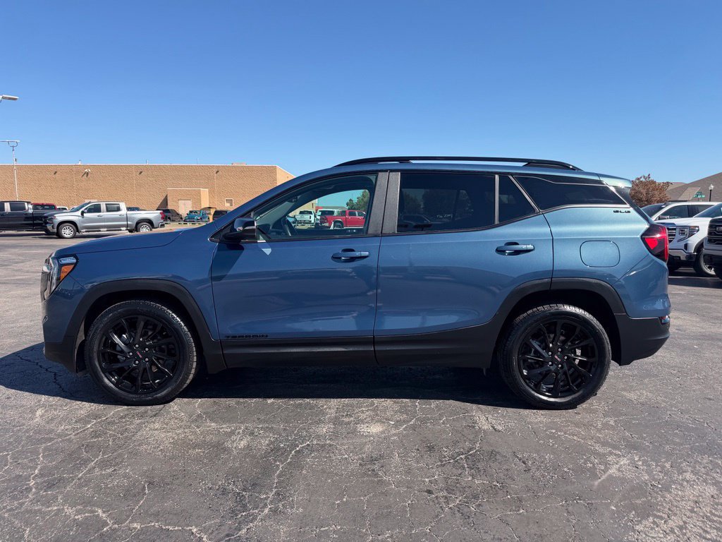 Used 2024 GMC Terrain SLE w/ Driver Convenience Package FWD image 12