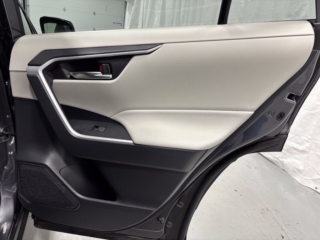Used 2025 Toyota RAV4 XLE AWD/4WD image 48