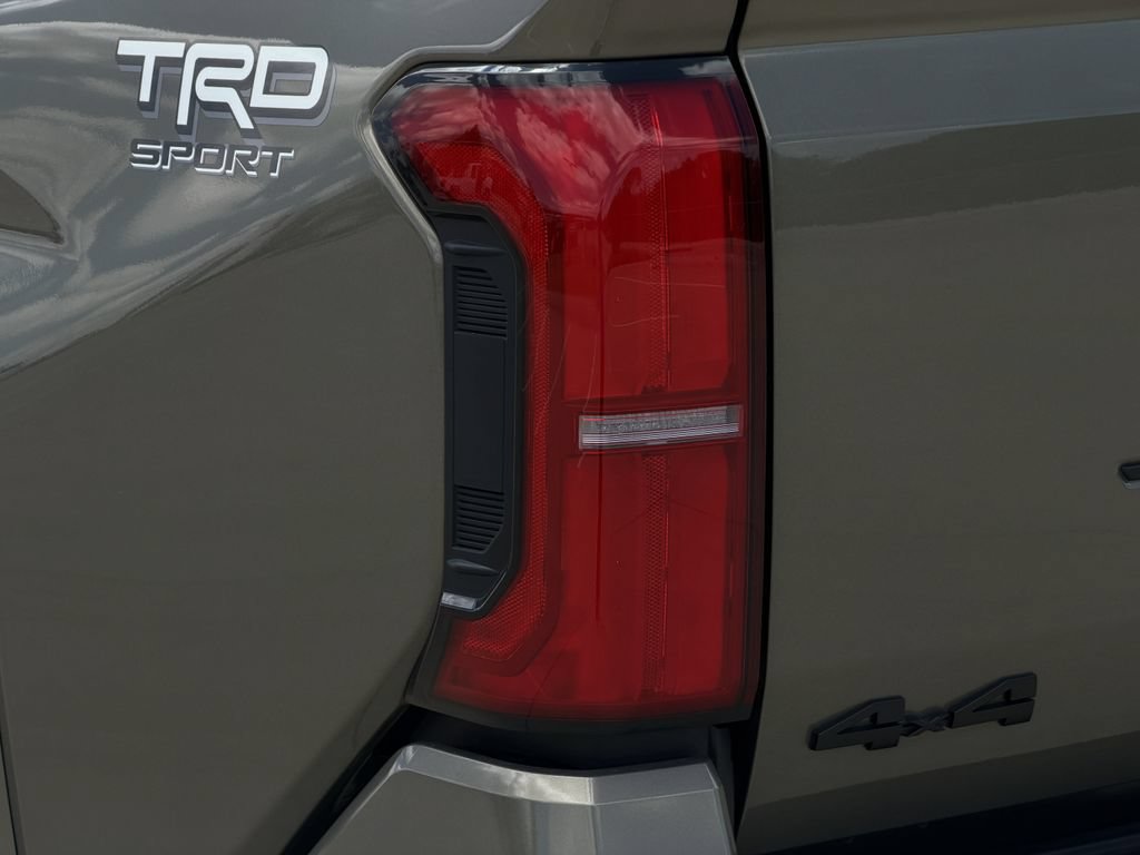 Used 2025 Toyota Tacoma TRD Sport AWD/4WD image 10