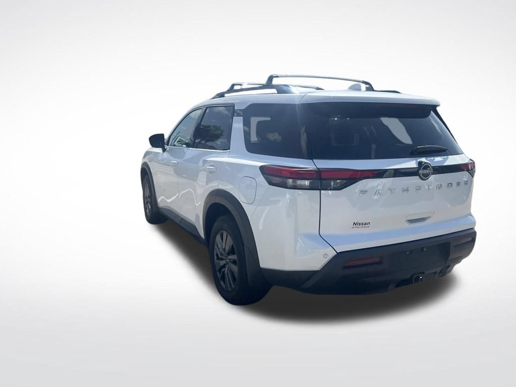 Certified 2025 Nissan Pathfinder SV w/ SV Premium Package FWD image 4