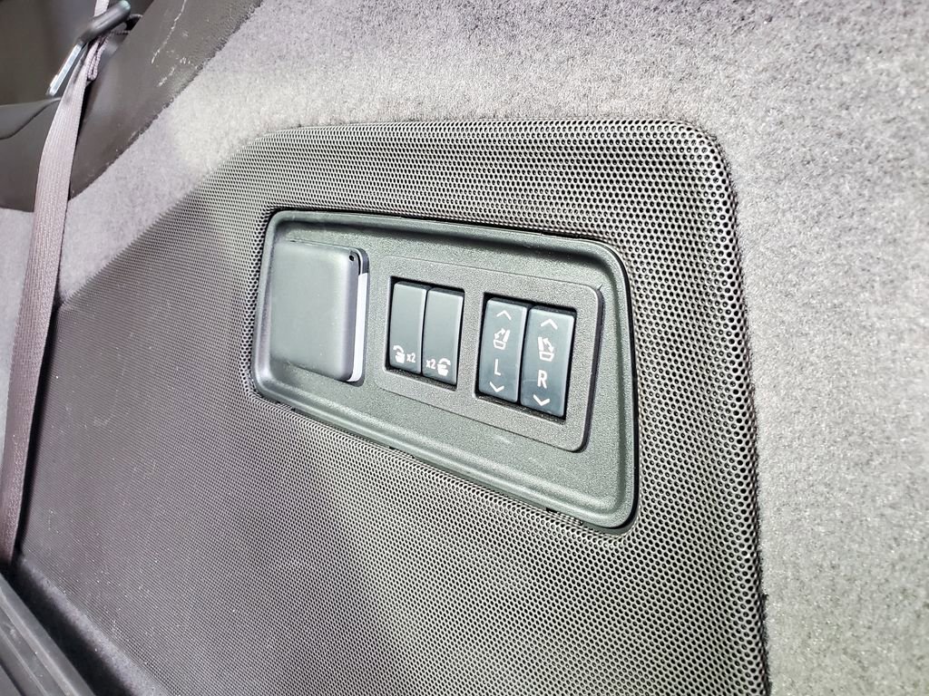 Certified 2024 Cadillac Escalade Sport w/ LPO, ONYX Package image 44