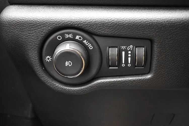 Used 2025 Chrysler Pacifica Select FWD image 22