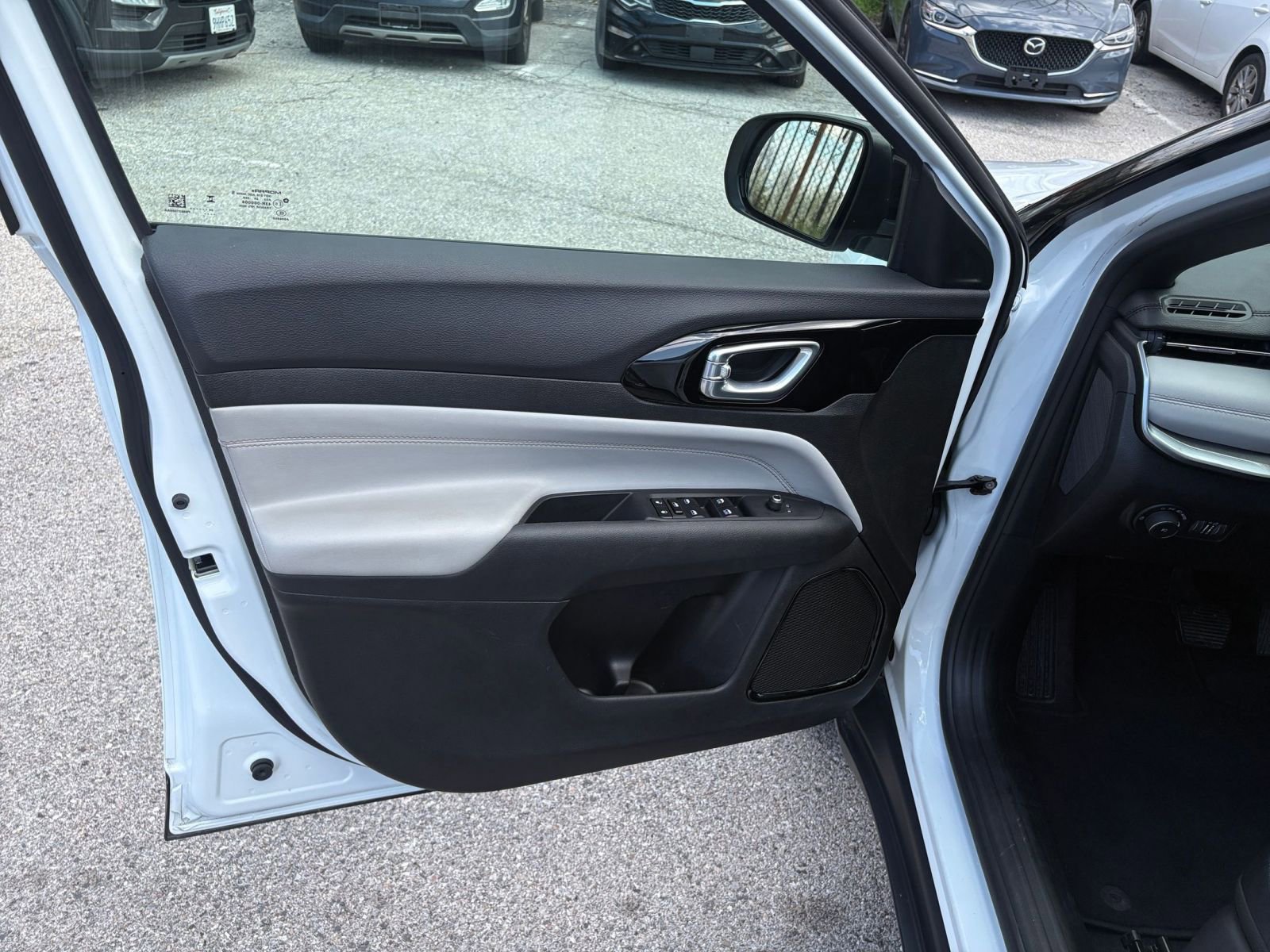 Used 2025 Jeep Compass Limited AWD/4WD image 18