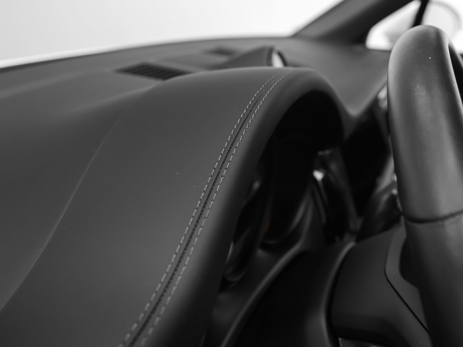 Certified 2025 Porsche Macan S image 33