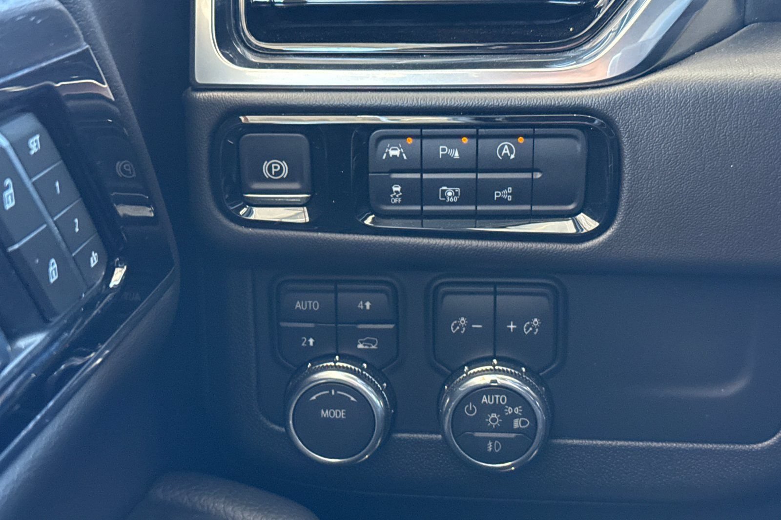 Used 2025 GMC Yukon Denali AWD/4WD image 42