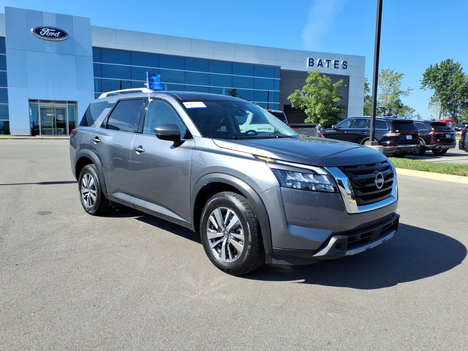 Used 2025 Nissan Pathfinder SL