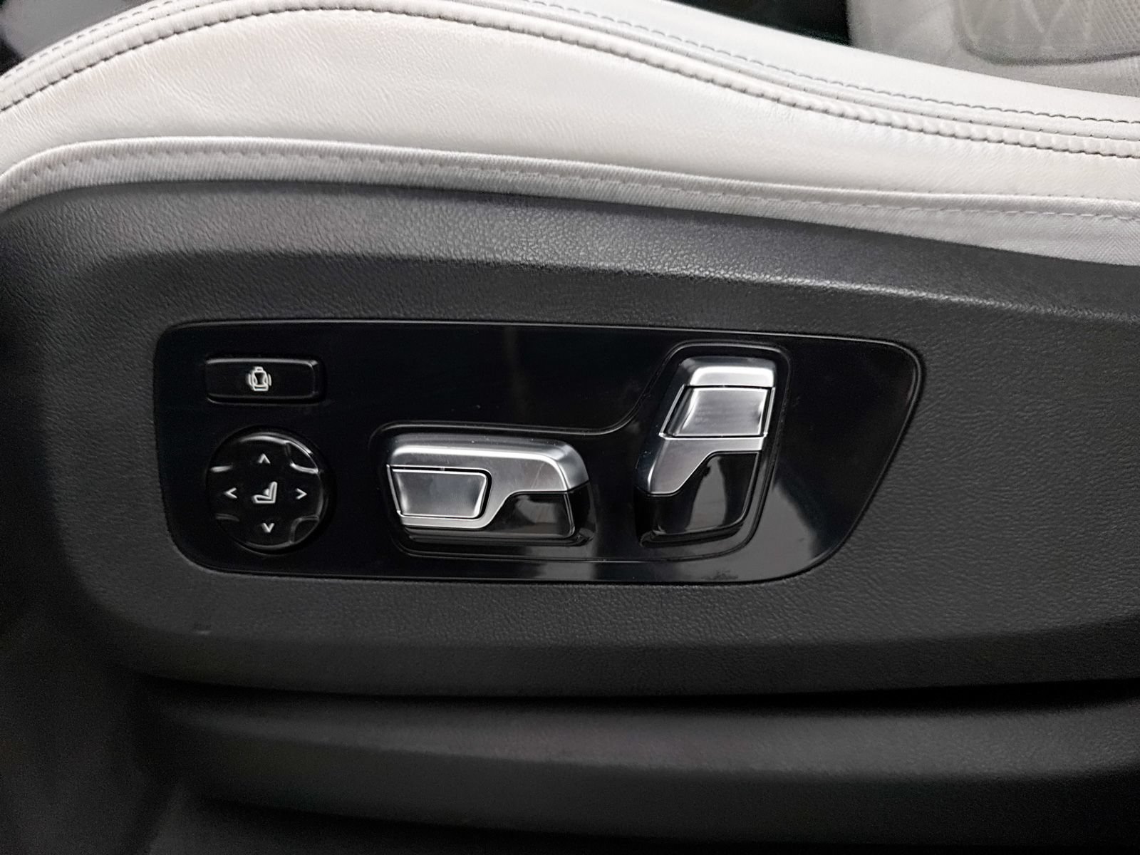 Used 2024 BMW X5 M60i AWD/4WD image 27