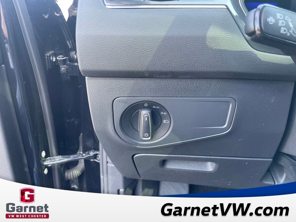 Used 2022 Volkswagen Tiguan SE image 38