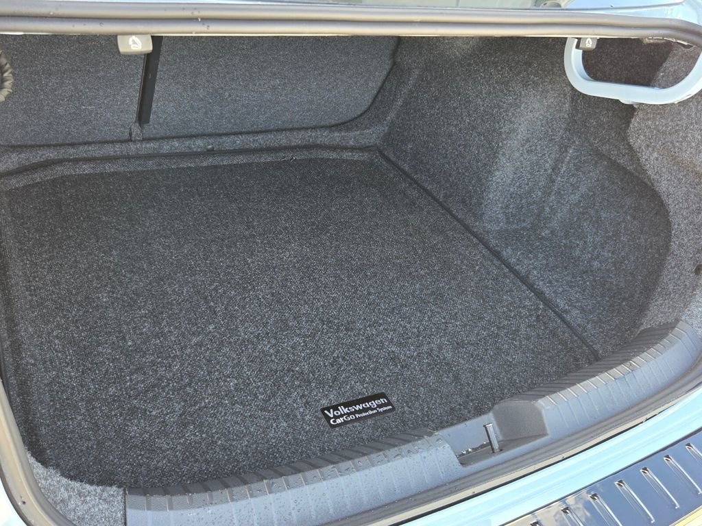 Certified 2025 Volkswagen Jetta SE w/ Sunroof Package image 13