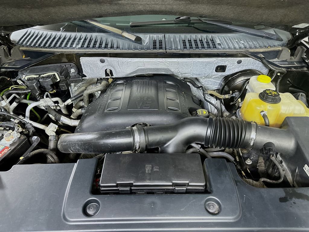 Used 2017 Ford Expedition Limited w/ Equipment Group 301A RWD image 9