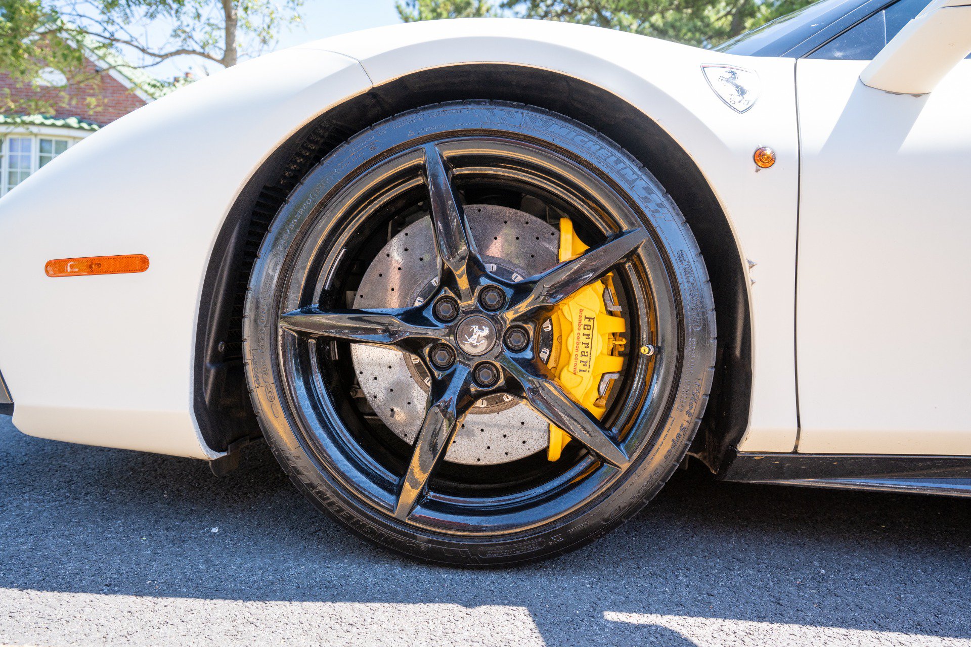 Used 2018 Ferrari 488 GTB RWD image 21